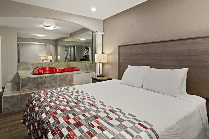 Room 34 of 48