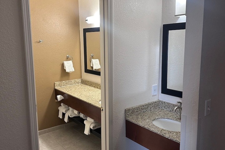 Northfield Inn Suites & Conference Center