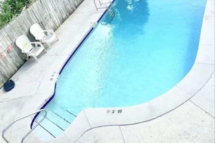 Pool 4 of 25