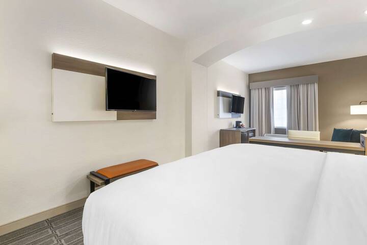Room 42 of 60