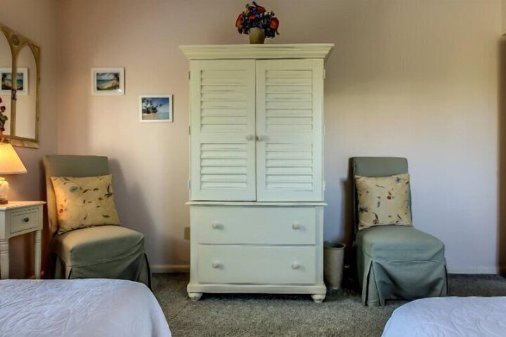 Room 13 of 23