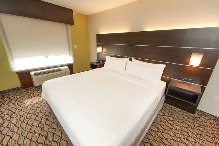 Room 12 of 22