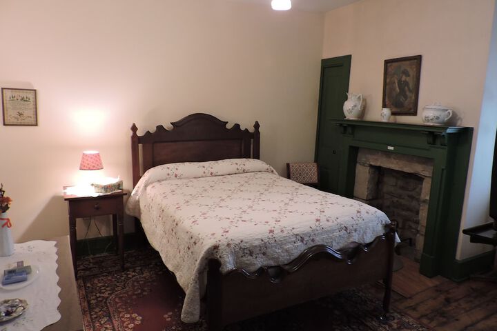 Room 5 of 11