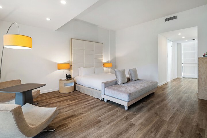 Room 48 of 112
