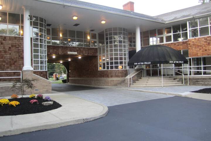 Best Western Plus The Inn & Suites at the Falls