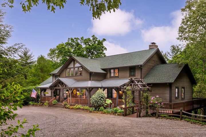 Bent Creek Lodge Bed & Breakfast
