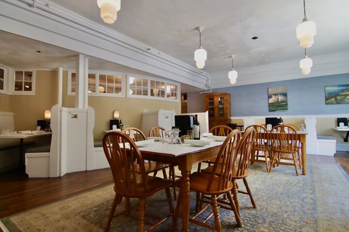 Dining 149 of 153