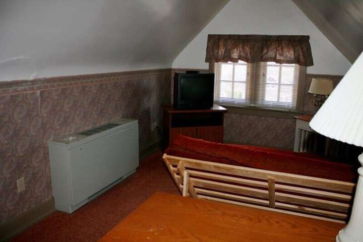 Room 26 of 42