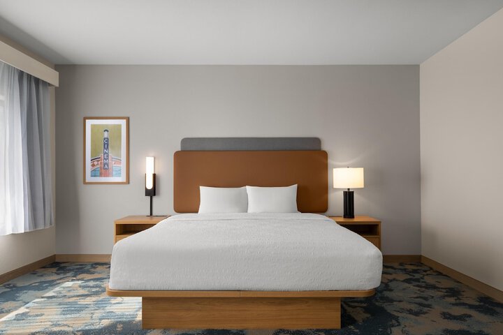 Hampton Inn & Suites Ontario