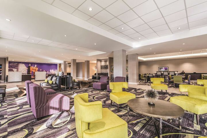 La Quinta Inn & Suites by Wyndham Cincinnati Sharonville