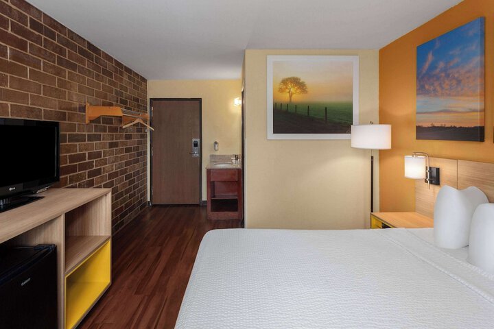 Room 16 of 56