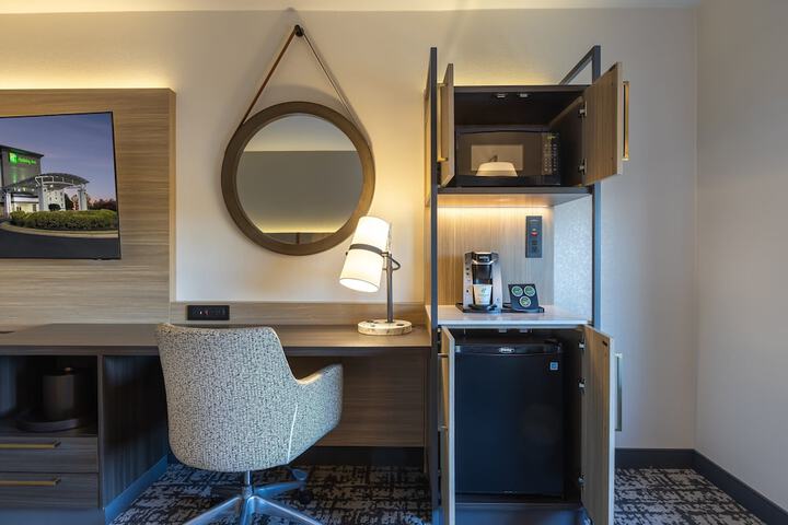 Room 42 of 94