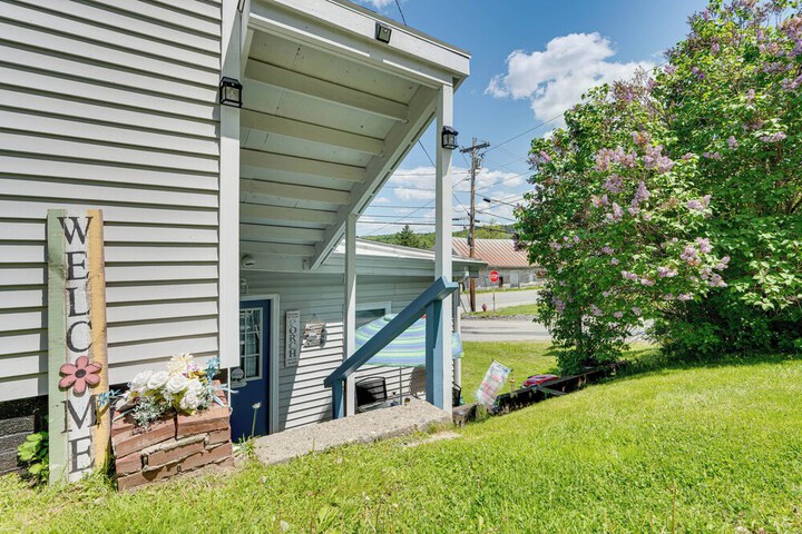 Steps to Crystal Lake: Spacious Retreat w / Views