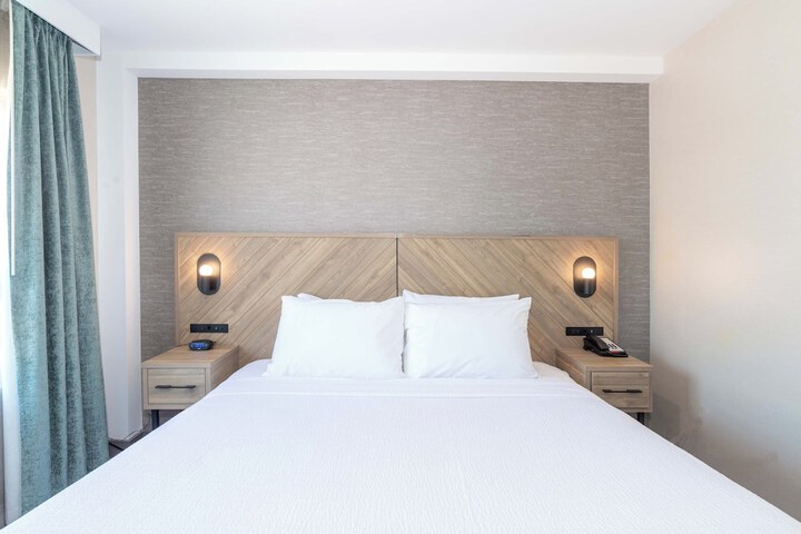 Room 15 of 46