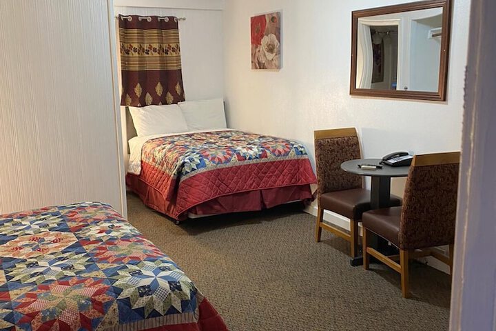 Room 13 of 32
