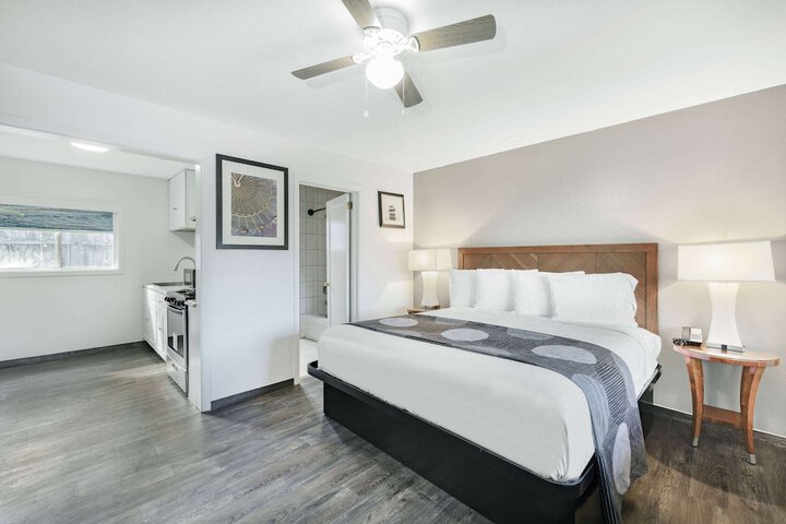 Room 34 of 40