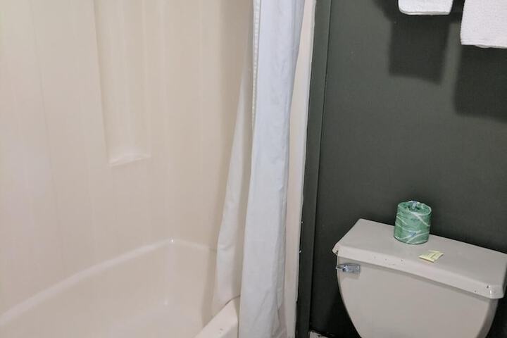 Room 16 of 18