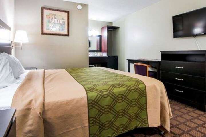 Room 5 of 10