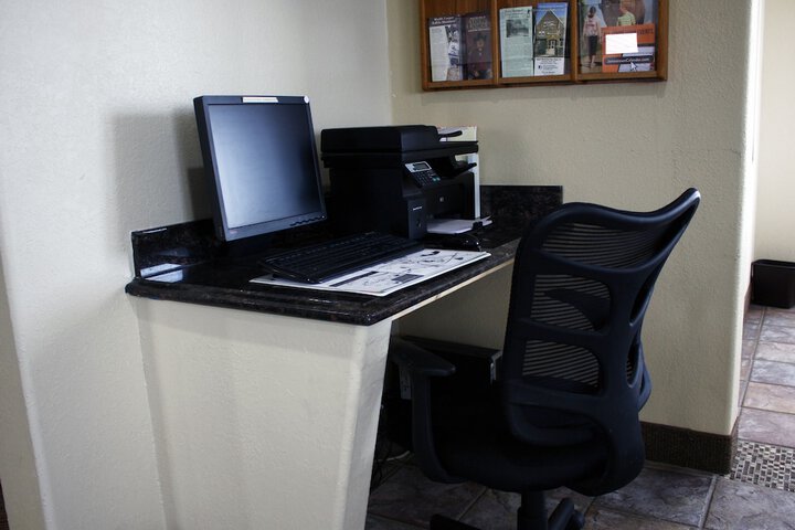 Business Center 24 of 26