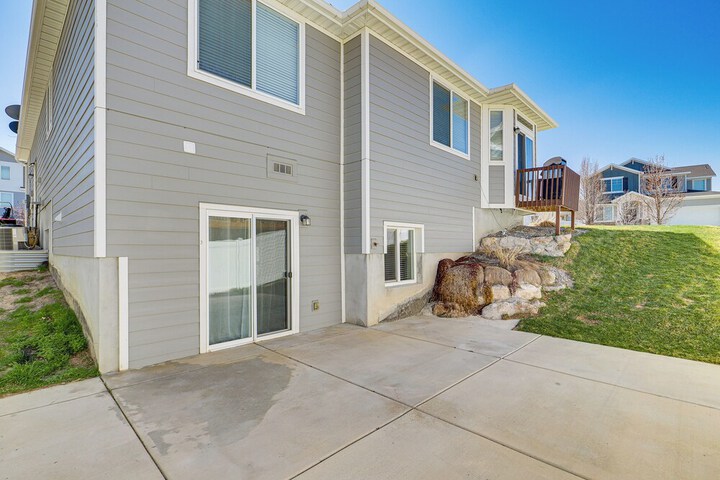 Lovely Walk-out Apt w / Movie Screen: 20 Mi to Slc!