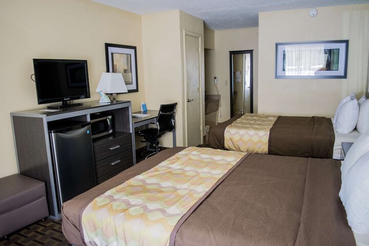 Room 6 of 25