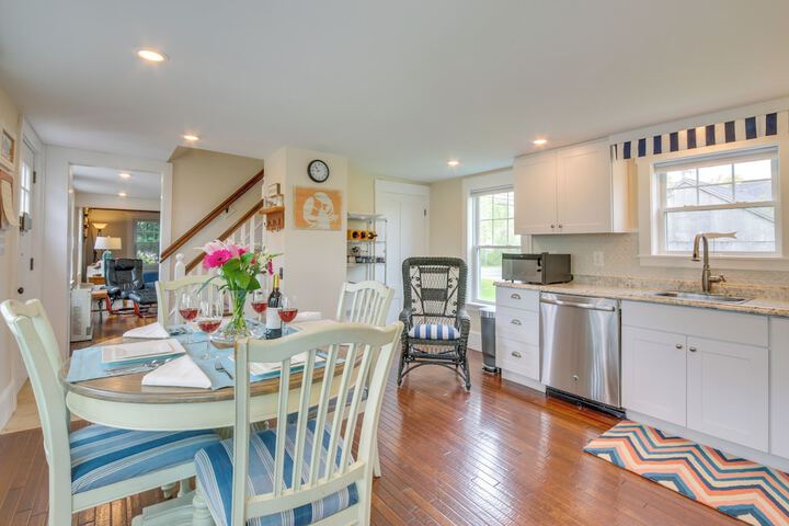 Rockland Home w / Deck 5 Mins to Historic Downtown!