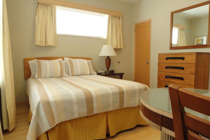 Room 13 of 27