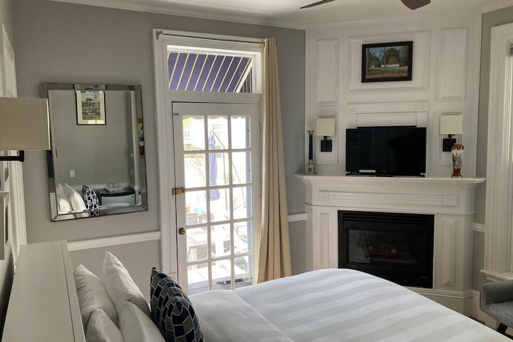 Room 49 of 65