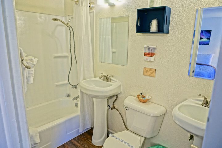 Room 40 of 48