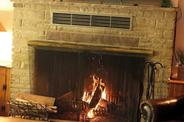 Cozy Cabin Retreat in Midway