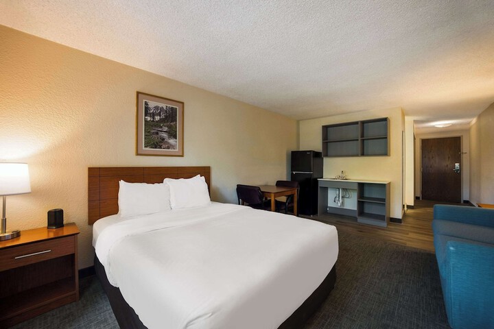 Room 15 of 33