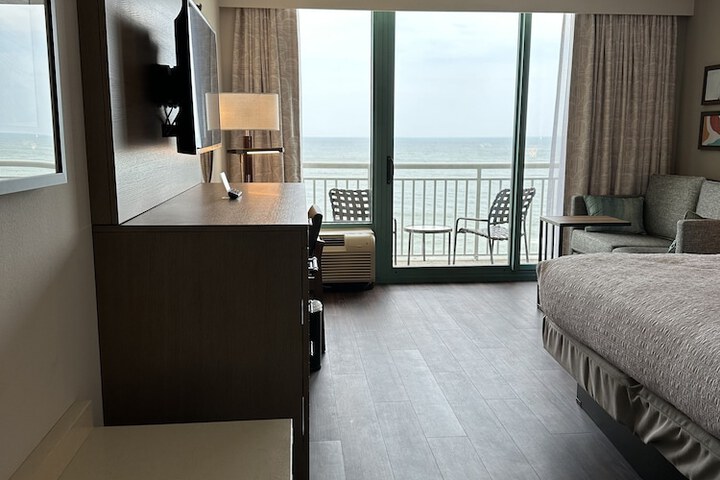Room 22 of 104