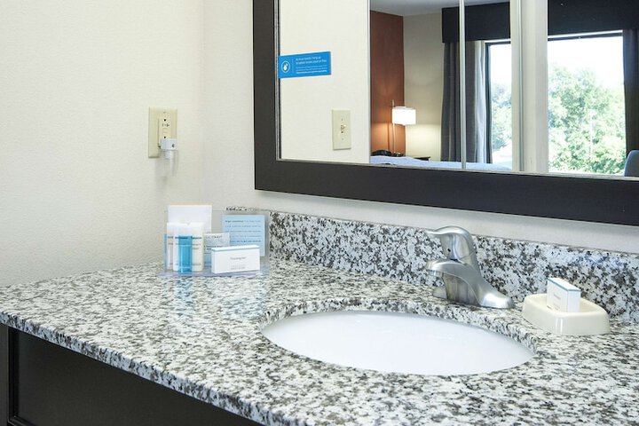 Hampton Inn & Suites Seneca-Clemson Area