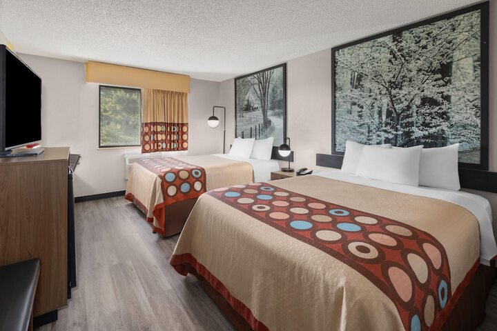 Super 8 by Wyndham Kent / Akron Area