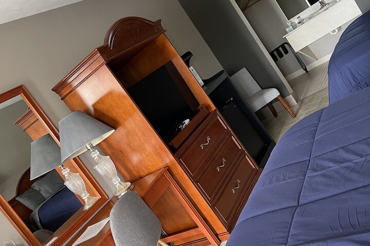Room 25 of 28