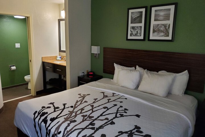 Room 14 of 27