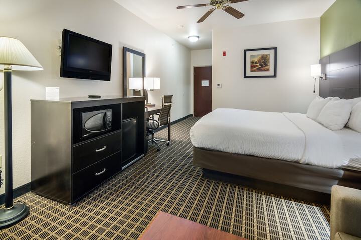 Clarion Inn & Suites Weatherford South