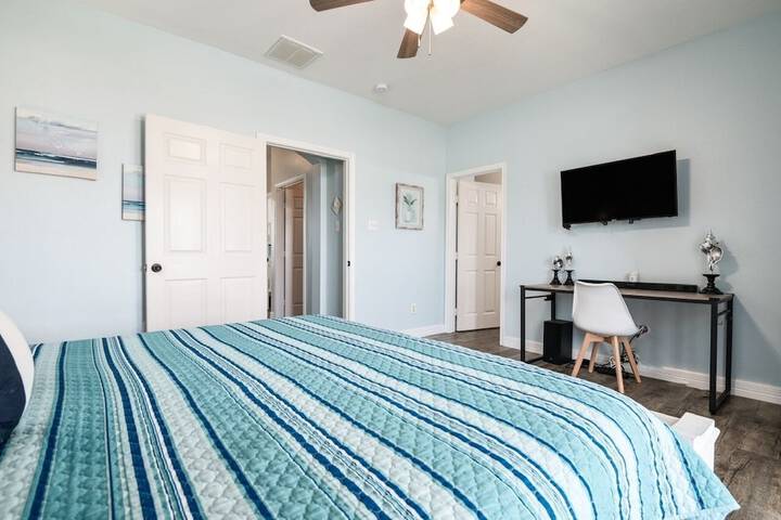 Sunrise Paradise 3 Bedroom Home by RedAwning