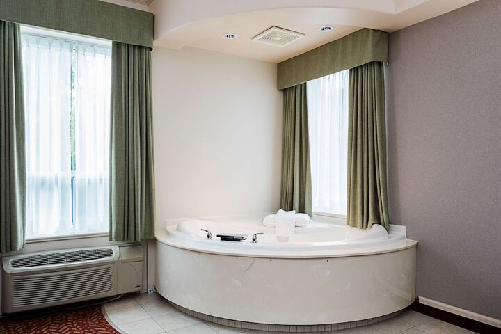 Room 32 of 100