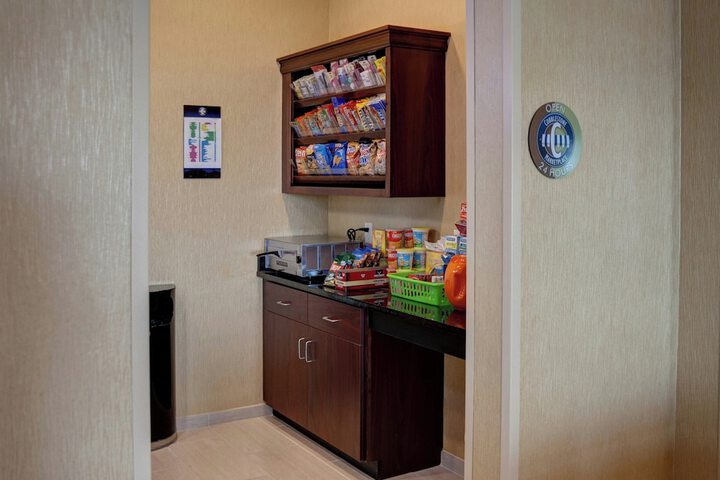 Cobblestone Hotel & Suites - Jefferson