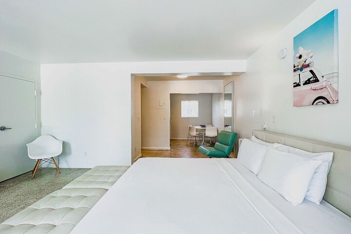 Room 42 of 60
