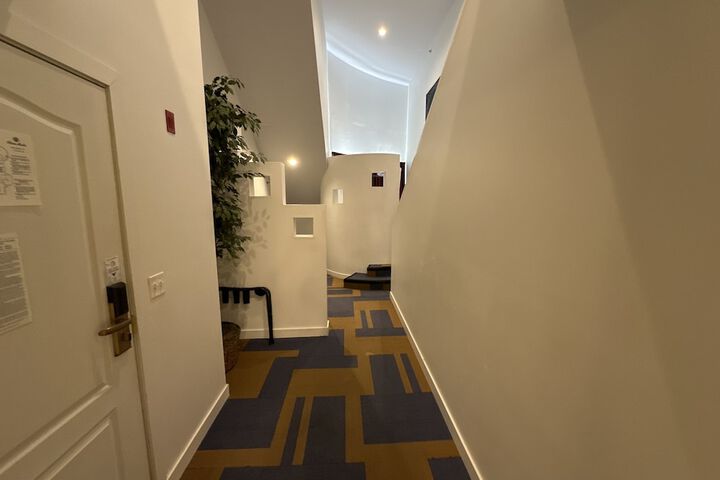 Room 120 of 151