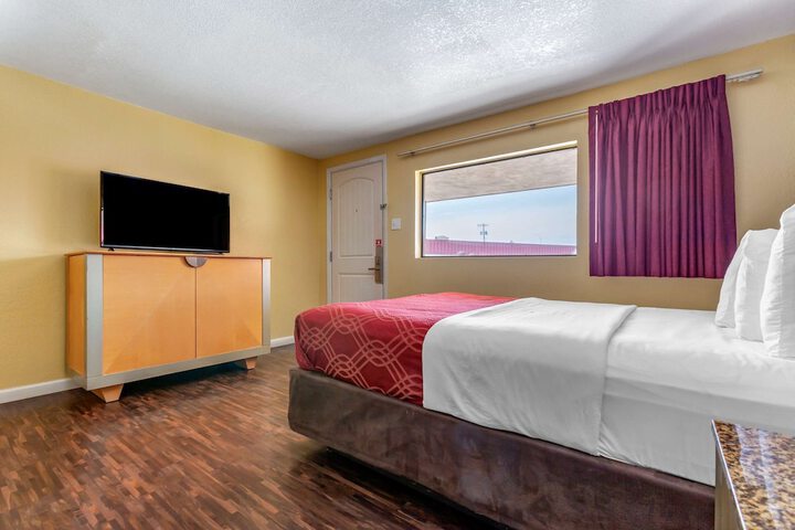 Room 30 of 32