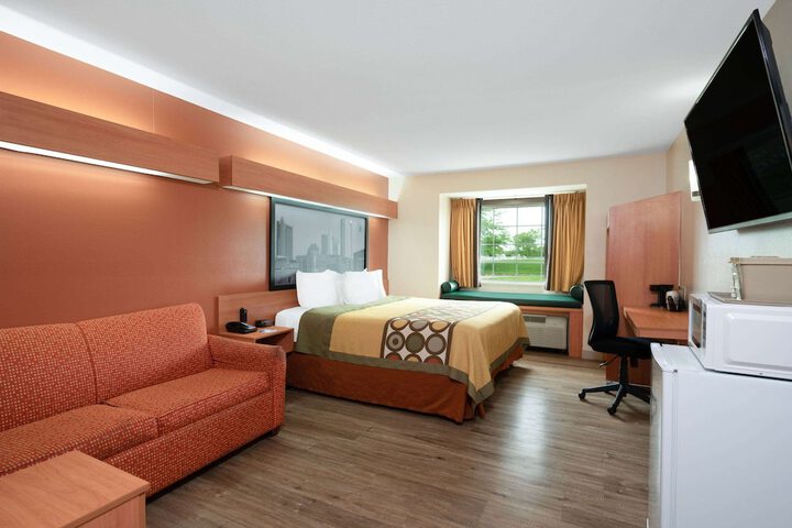 Room 8 of 17