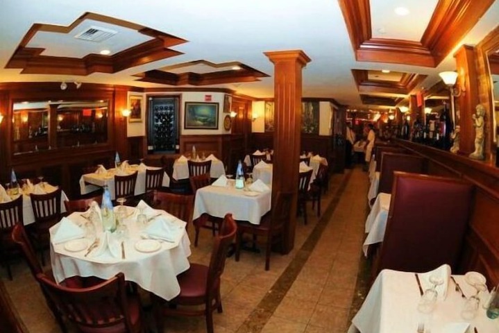 Dining 17 of 22