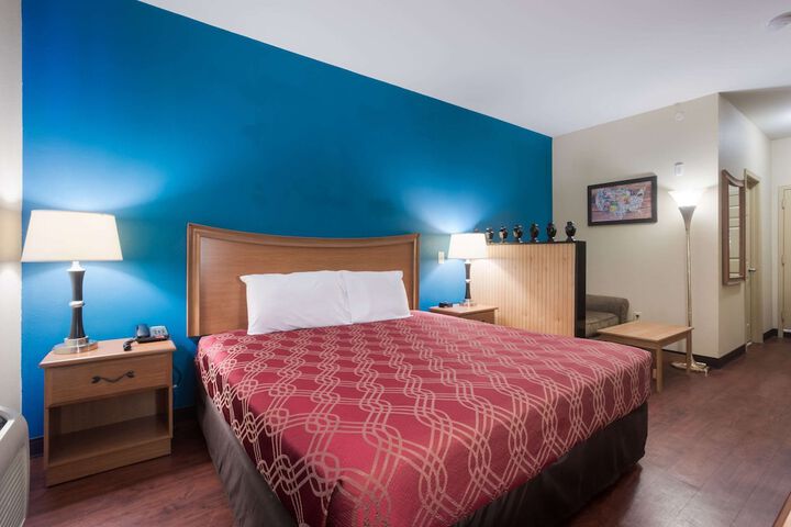 Room 10 of 38