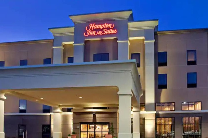 Hotel 4 of 49
