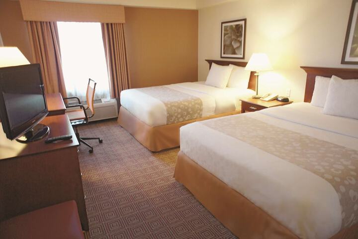 La Quinta Inn & Suites by Wyndham Stamford / New York City