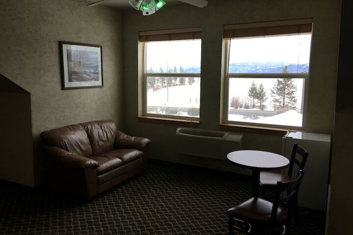 Room 23 of 38