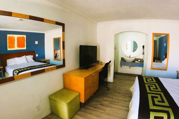 Room 12 of 27